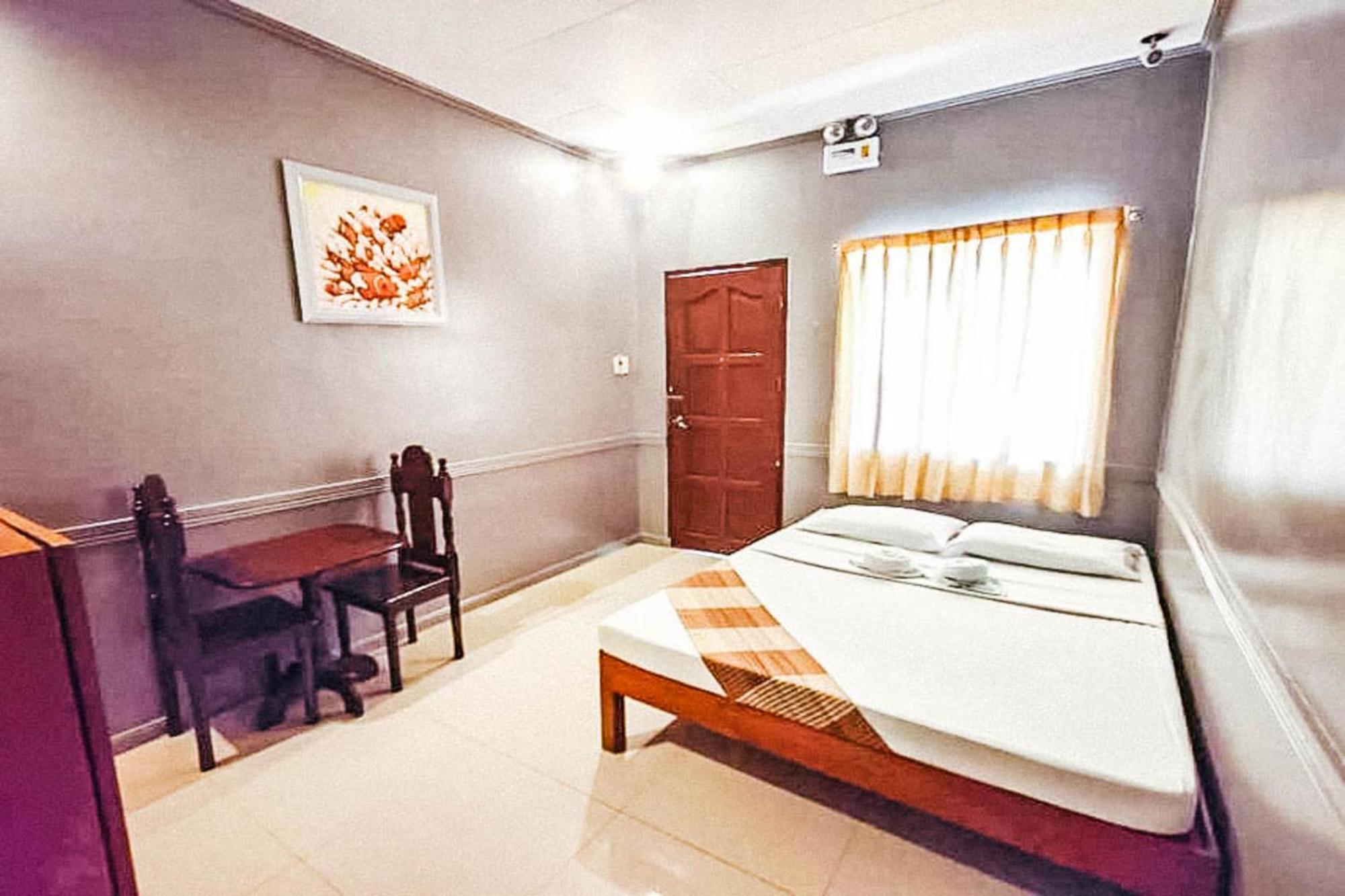 Mbg Travellers Inn Powered By Cocotel Puerto Princesa Quarto foto